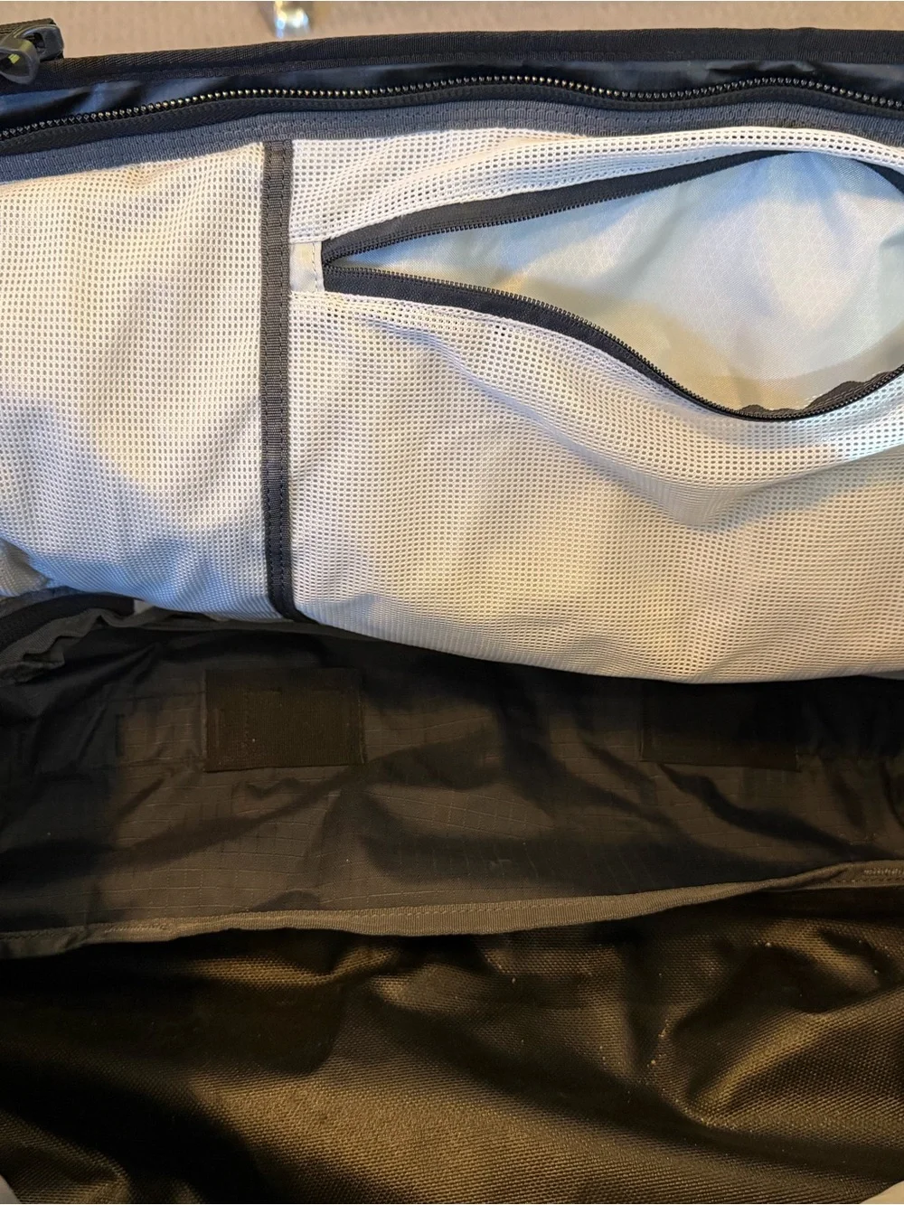 REI Co-op Black Men's Messenger Sling Pack